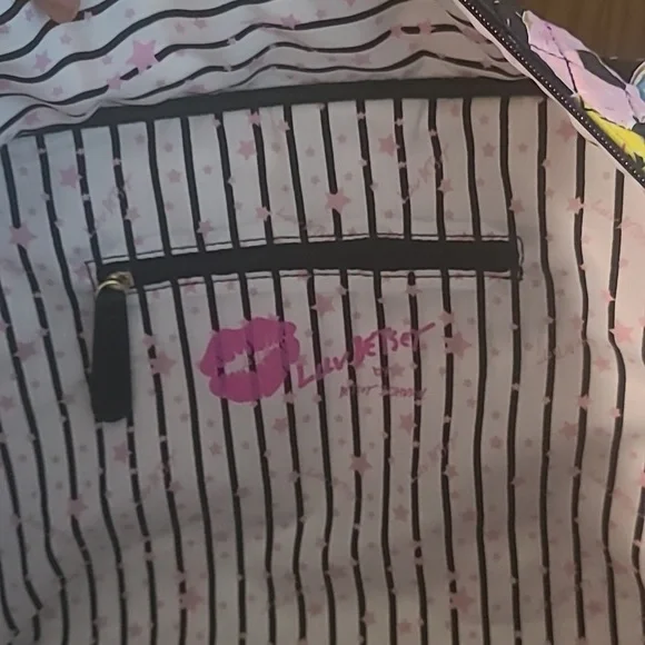 Betsey Johnson Weekender Bag: Donut+ Cat Design with Black Background. - Picture 12 of 12